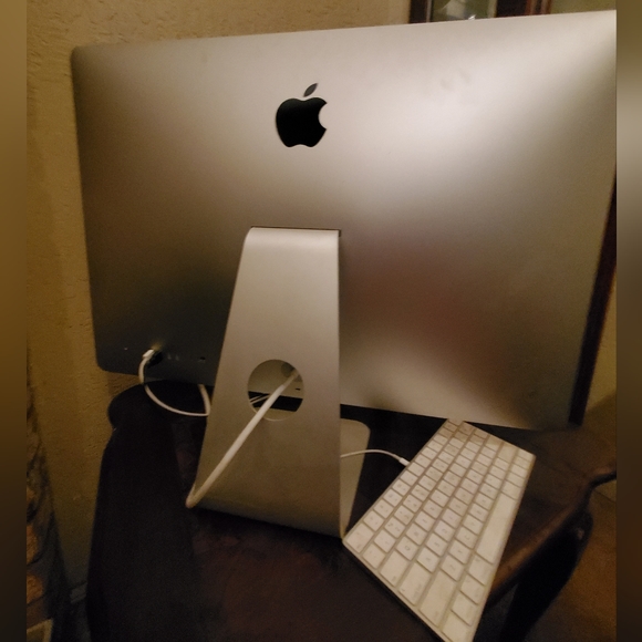 SOLD Apple computer - Picture 2 of 5